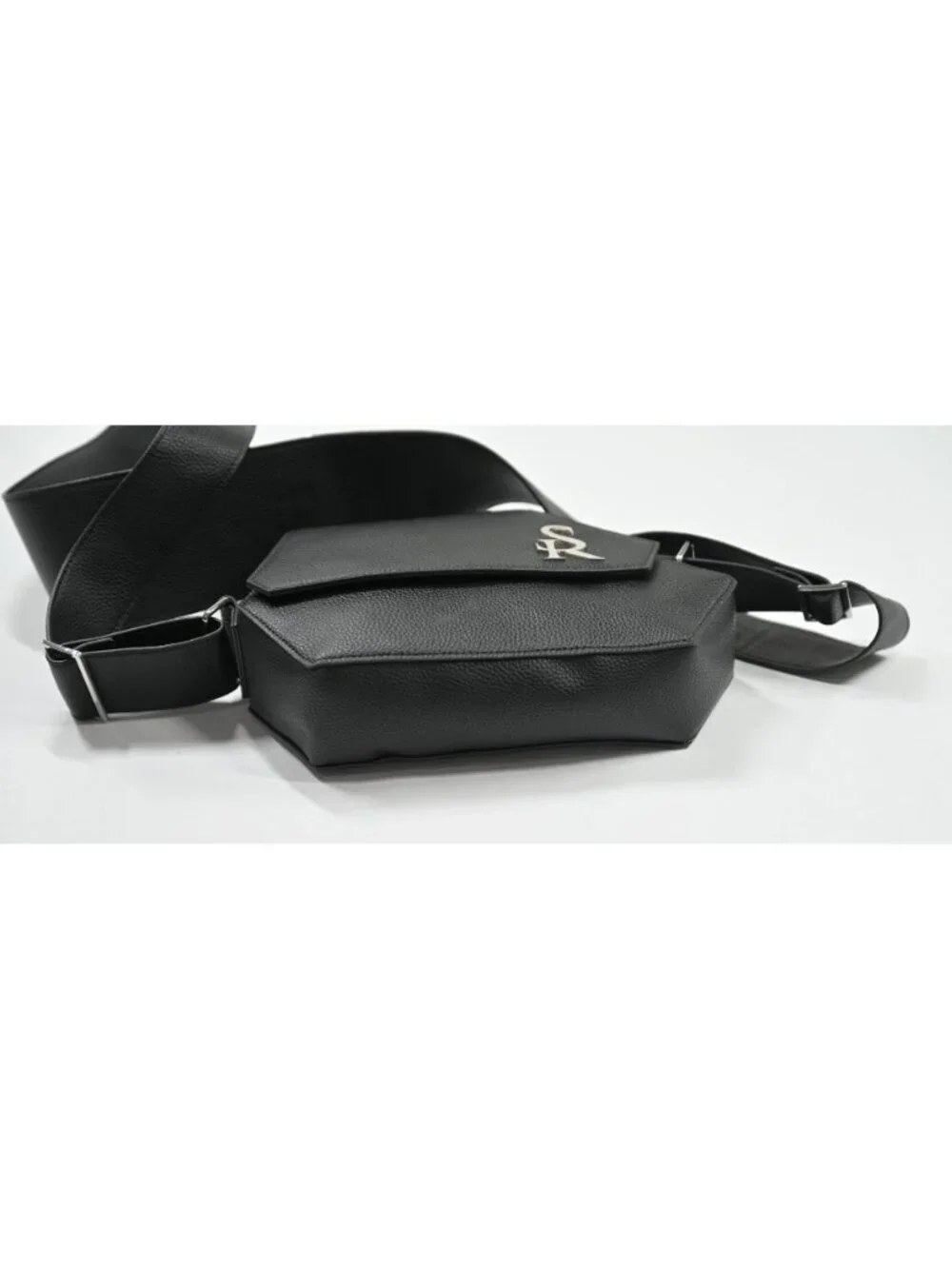 Oghosa Saria Omosa Messenger Bag in Black
